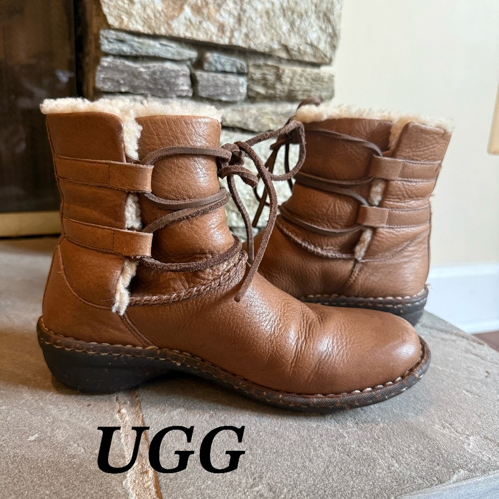 Caspia UGG tan leather ankle boots Size 6